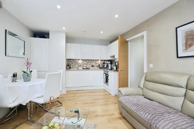 Desborough Road, High Wycombe, HP11, photo 2