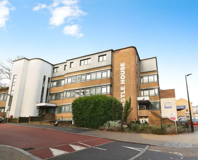 Desborough Road, High Wycombe, HP11, photo 1