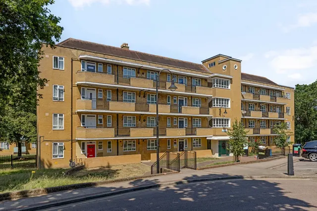 Kingswood Estate, London, Greater London, photo 1