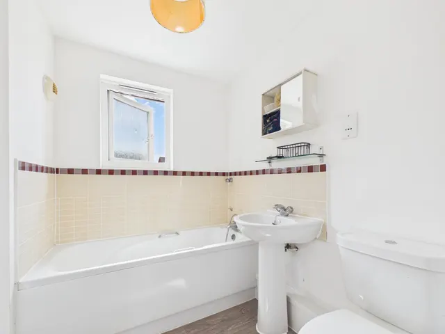 Alicia Crescent, Newport, NP20, photo 3