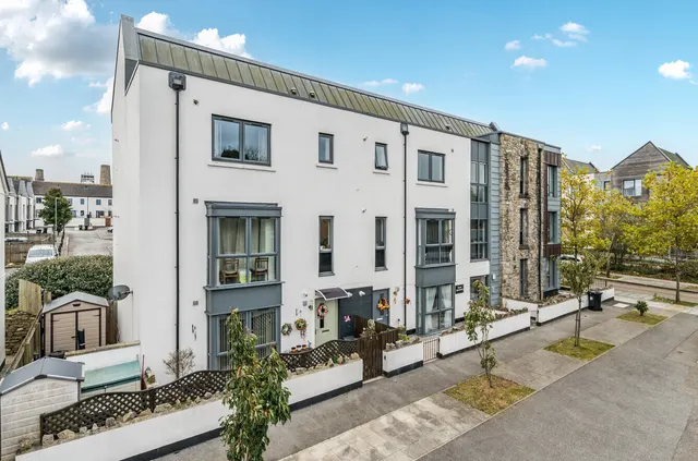 Tredinnick Way, Pool, TR15