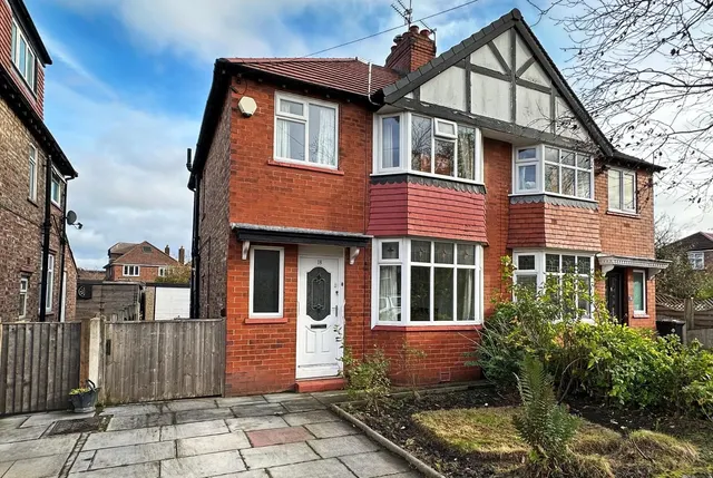 Beeston Avenue, Timperley, Cheshire WA15 7RU, photo 1