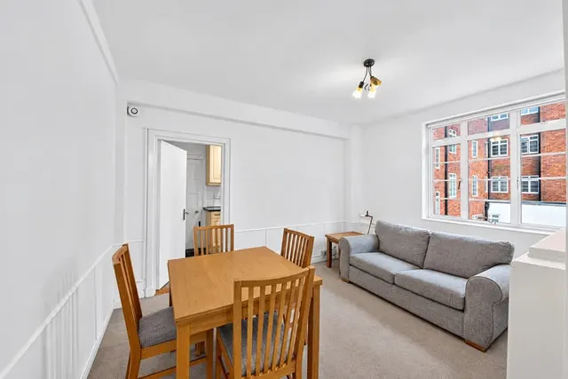 Hammersmith Road, London, W6, photo 1