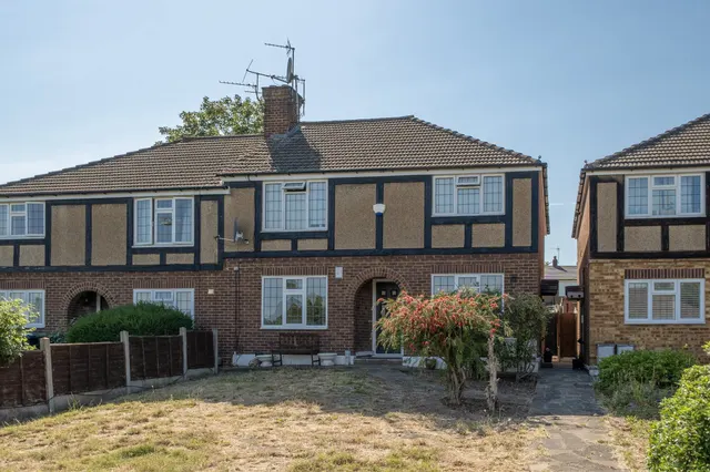 Monks Close, Enfield, photo 1