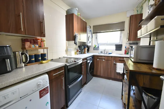 Skipton Way, Horley, RH6, photo 3