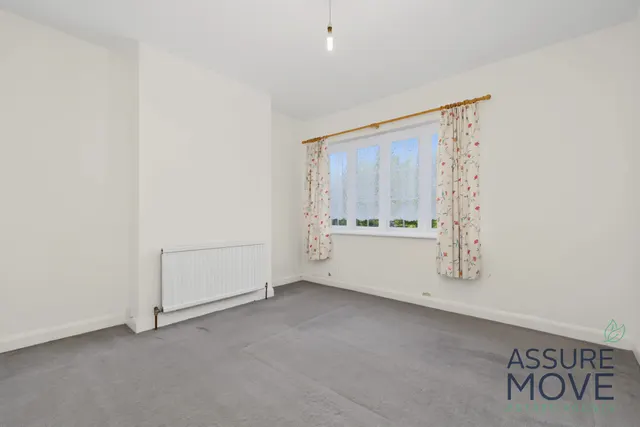 Photo 3 — Oakleigh Road North, London, London, N20 0RJ