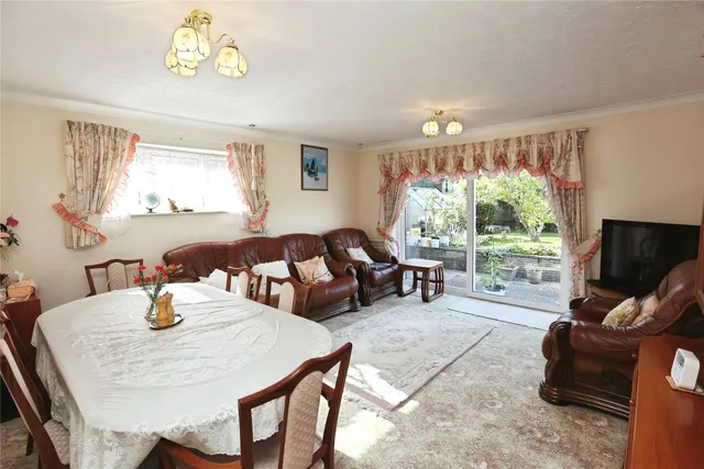 Pound Gate Drive, Titchfield Common, PO14, photo 3