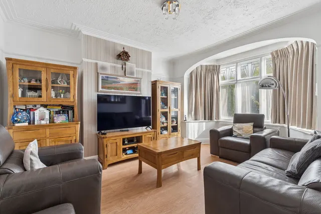 West Towers, Pinner, HA5, photo 2