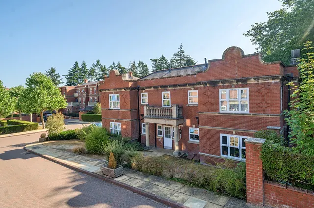 Franklin Court, Wormley, GU8, photo 1