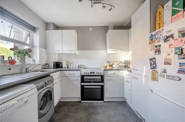 Franklin Court, Wormley, GU8, photo 3