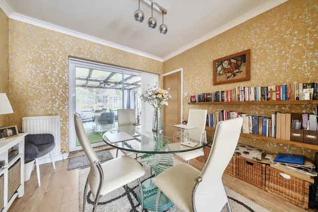 Curzon Avenue, Stanmore, HA7, photo 3