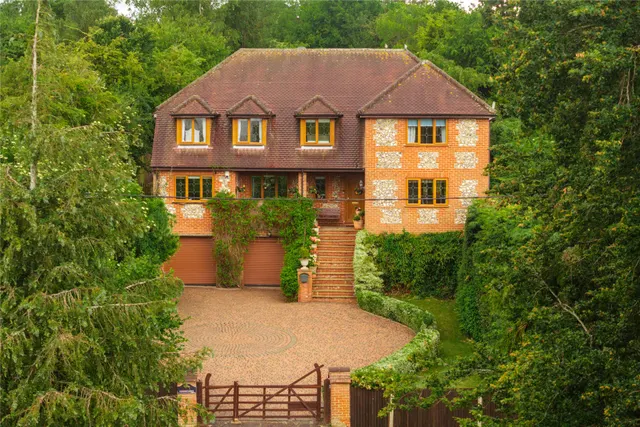 Haw Lane, Bledlow Ridge, HP14, photo 1