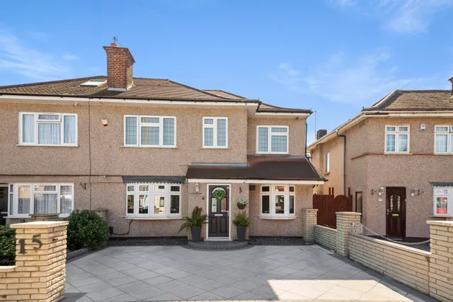 Kingshill Avenue, Northolt, UB5, photo 1