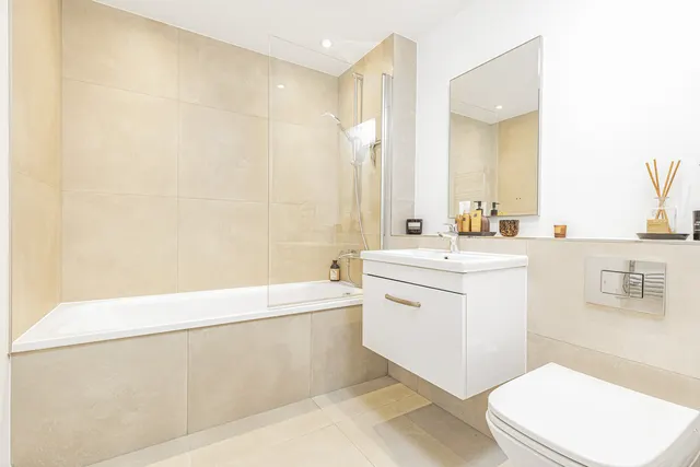 London, SE25 5FR, photo 1