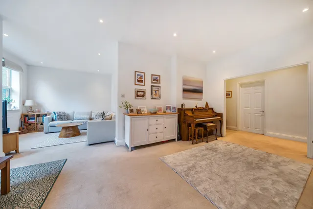 Santos Road, London, SW18, photo 2