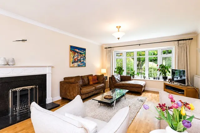 Old Avenue, West Byfleet, KT14, photo 3