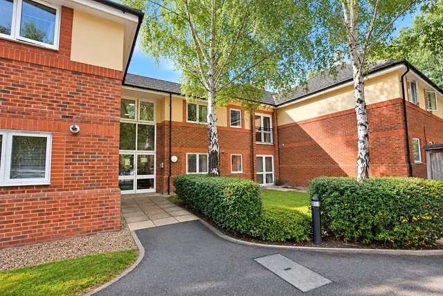 St. Marys Way, Guildford, GU2, photo 1