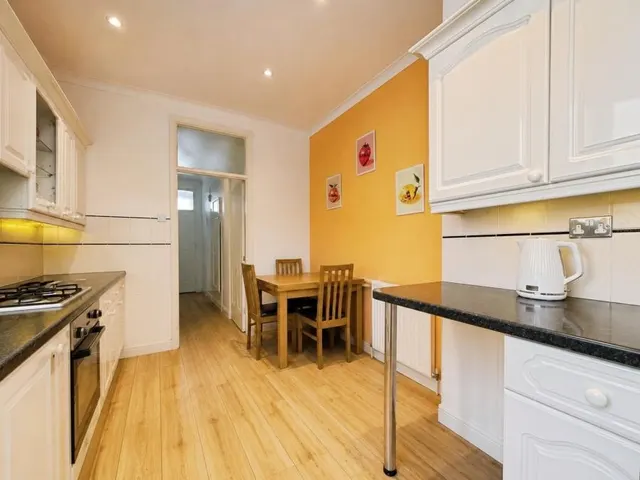Silverdale Avenue, Westcliff-on-Sea, SS0, photo 3