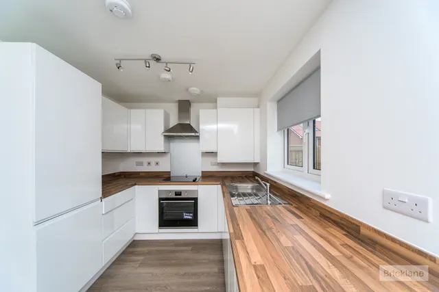 Funnell Drive, Stone Cross, BN24, photo 3