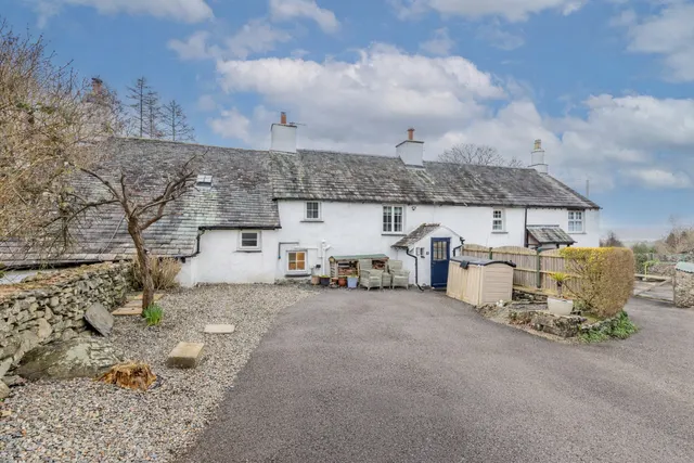 Burnbank Farm Cottages, Lindale, LA11, photo 1