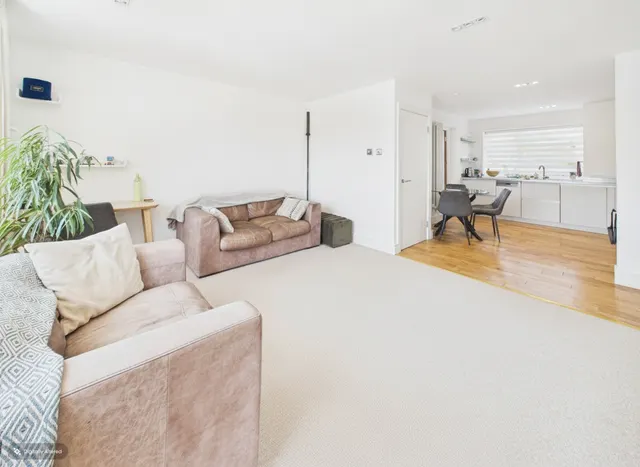 2 bedroom flat — Byron Road, Chelmsford, CM2