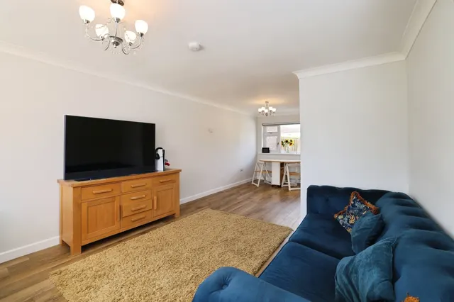 Photo 3 — Heron Close, Calne