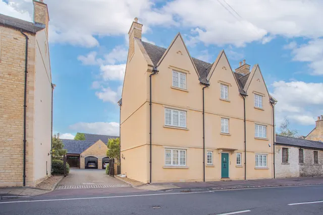 Prince Court, Tetbury, photo 1