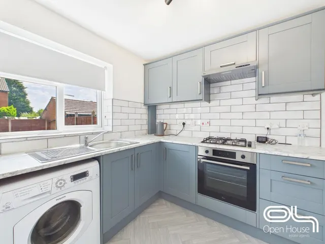 Coronation Road, Stafford, ST16, photo 2