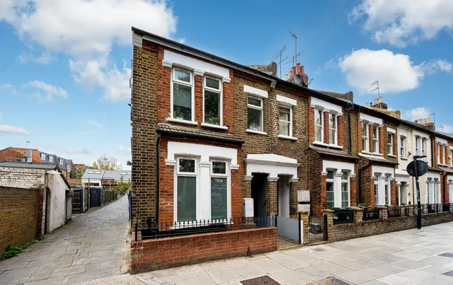 Ground Floor, 132 St Dunstans Road, London, photo 1