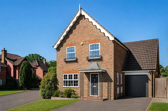 Heywood Drive, Bagshot, GU19, photo 1
