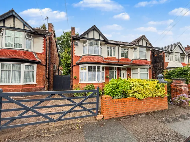 Albert Avenue, Prestwich, M25, photo 1