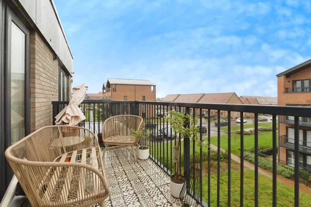 Whittle Drive, Hornchurch, RM12, photo 2