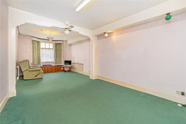 Photo 2 — Heathfield South, Twickenham, TW2 7SS