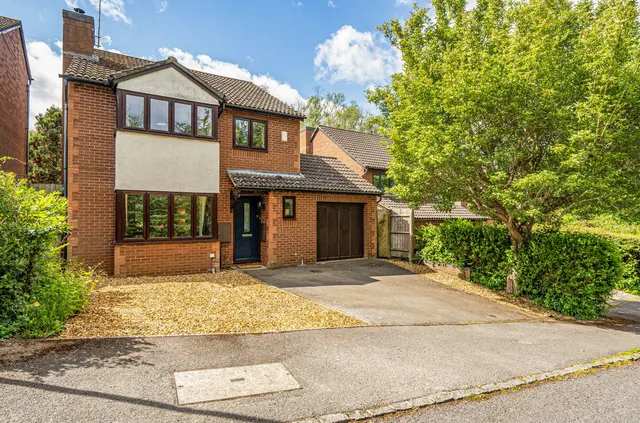 Finch Way, Burghfield Common, Reading, Berkshire, RG7 3XT, photo 1