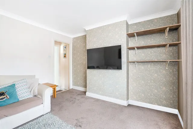 Kingston Road, Leatherhead, KT22, photo 3