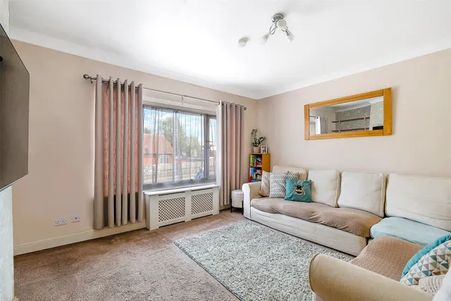 Kingston Road, Leatherhead, KT22, photo 2