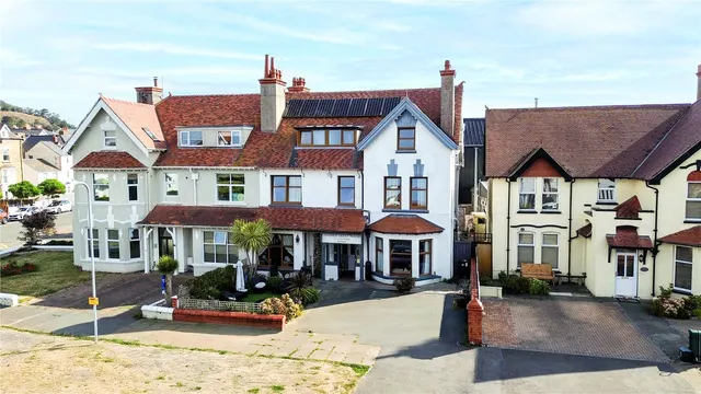 St. Davids Road, Llandudno, LL30 2UL, photo 1