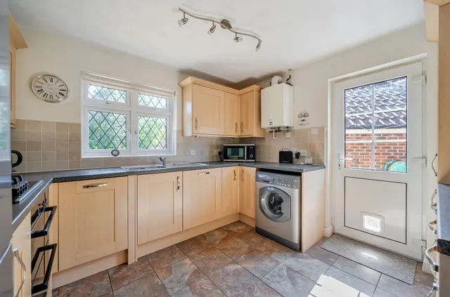 Springfields Close, Colden Common, SO21, photo 3