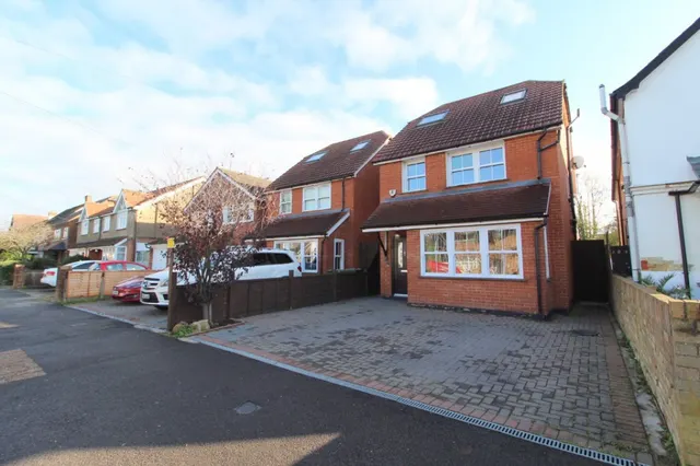 Station Crescent, Ashford, photo 1
