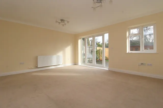 Station Crescent, Ashford, photo 3