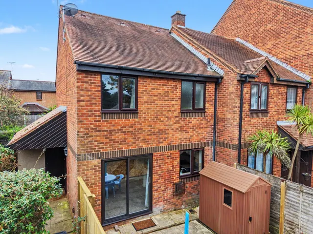Lander Close, Poole, BH15, photo 2