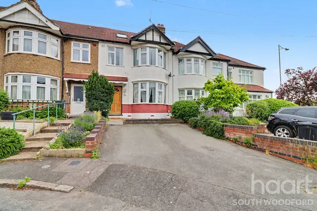 Meadway, Woodford Green, IG8, photo 1