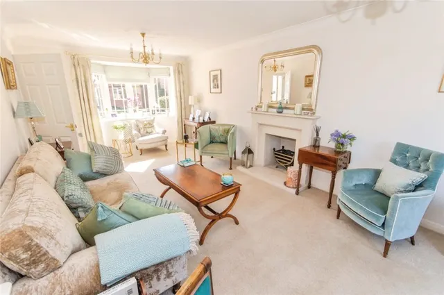House Under Offer with 4 bedrooms in Leigh Drive, Elsenham, CM22, photo 3