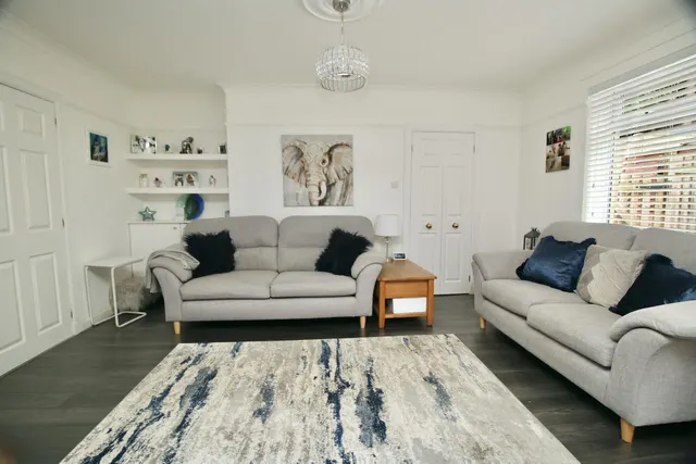 Photo 3 — Crofthill Road, Glasgow, G44 5NN