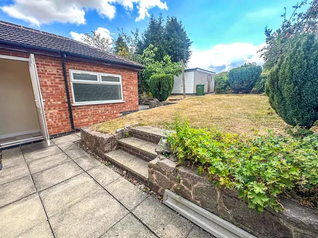 Photo 3 — Seagrave Drive, Oadby, Leicester, LE2 5GJ