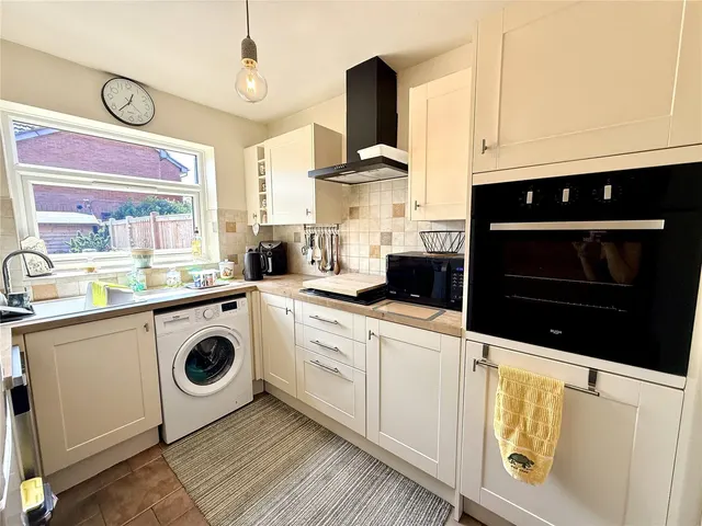 Oakwood Close, Blackpool, FY4, photo 3