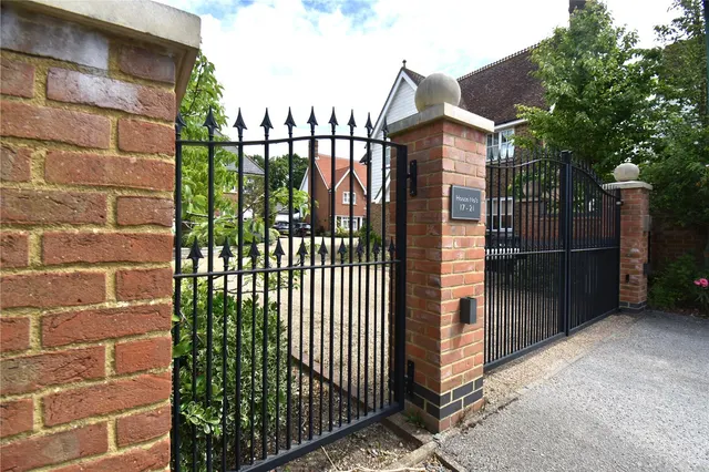 Photo 2 — Pucknells Close, Kent, BR8