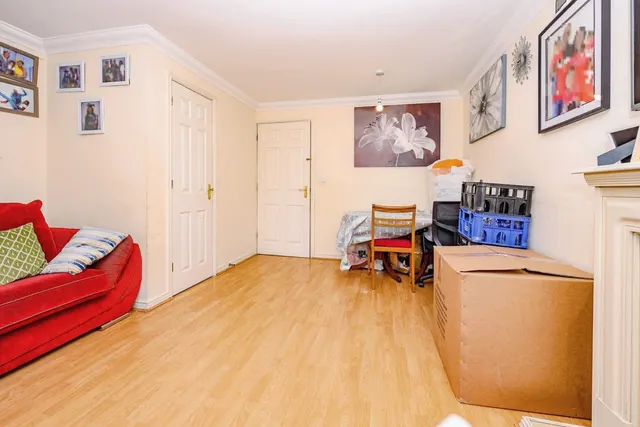 Photo 3 — Morgan Close, LUTON, Bedfordshire, LU4