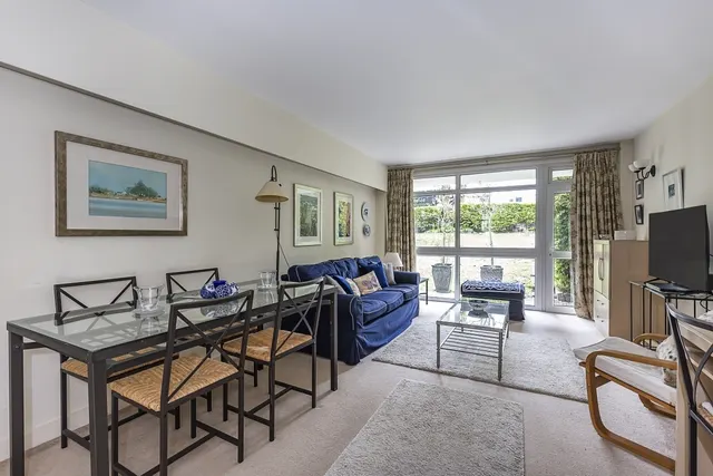 Lansdowne Road London SW20, photo 1