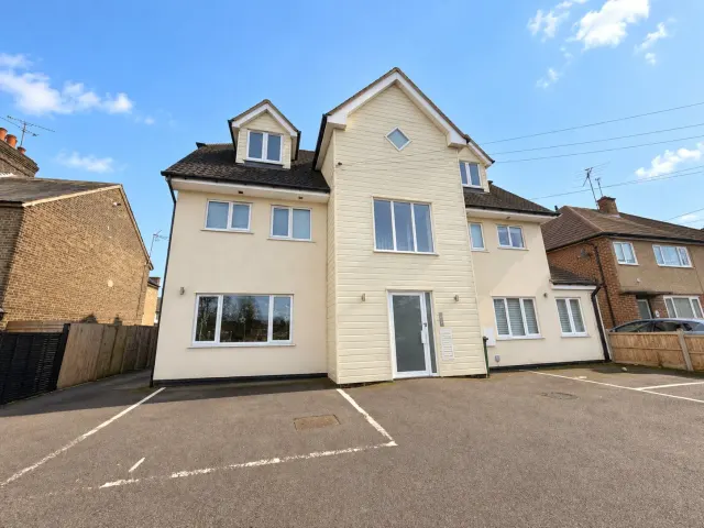 Rayleigh Road, Hutton, CM13, photo 1